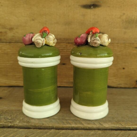 Vintage Garden Harvest by Arnart Salt and Pepper Shakers Made in Japan - Picture 2 of 10